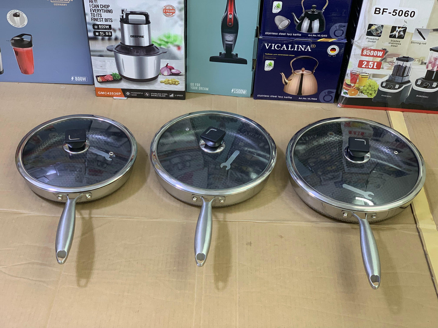 Laser Coated Frying Pan with Lid and Special Handle Opening key