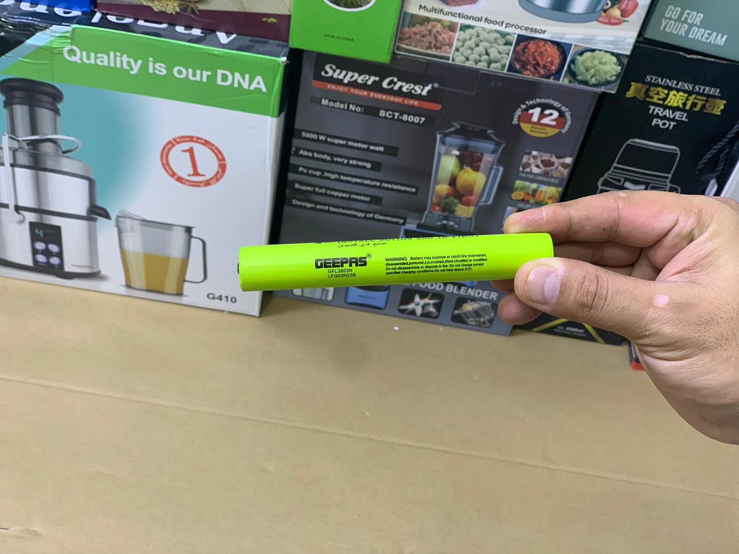 Rechargeable Geepas Handheld Flashlight 4 Hours Backup Aluminum Body and Li-ion 2*18650 3.7v Battery 5000mAh