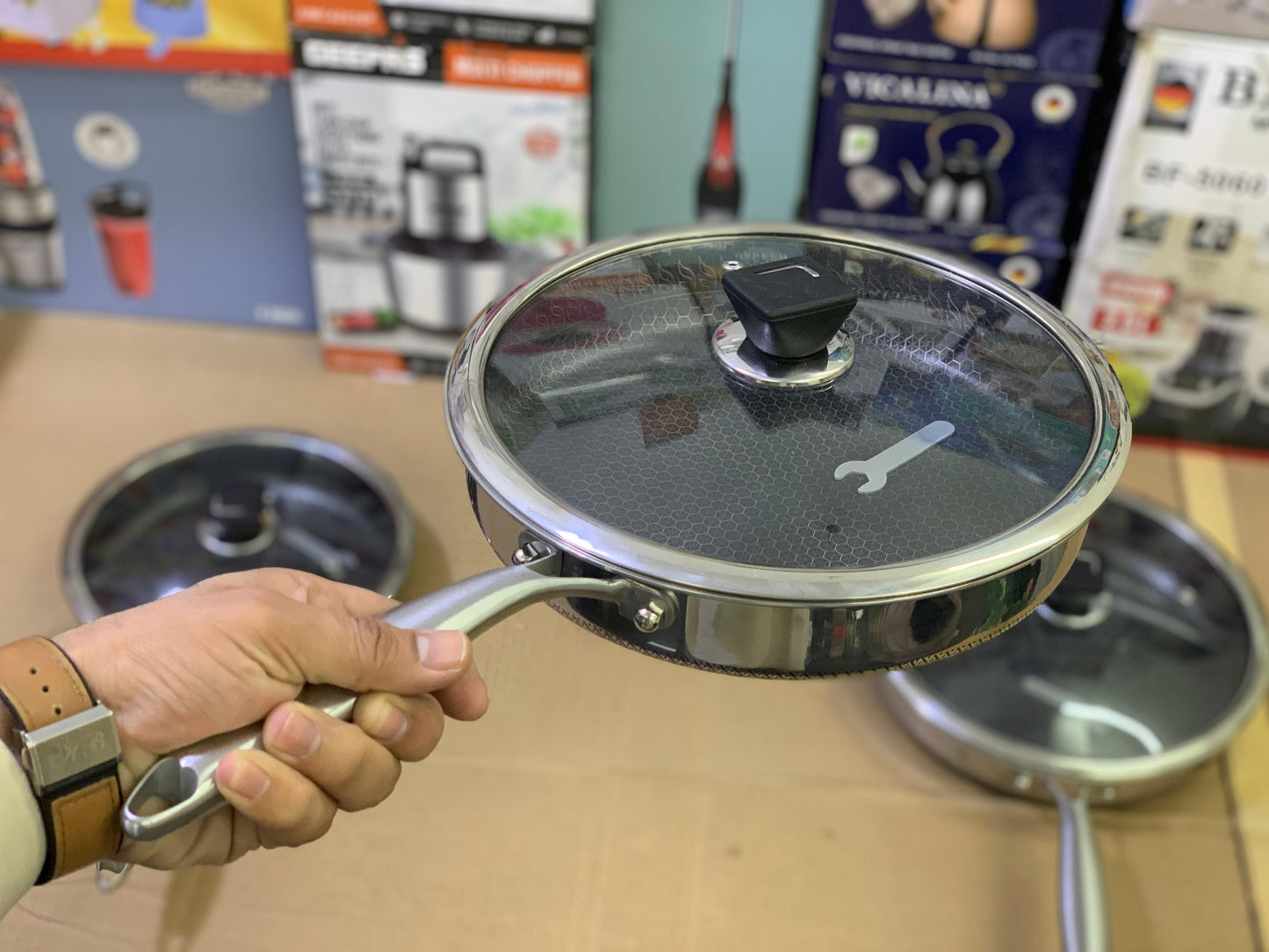 Laser Coated Frying Pan with Lid and Special Handle Opening key