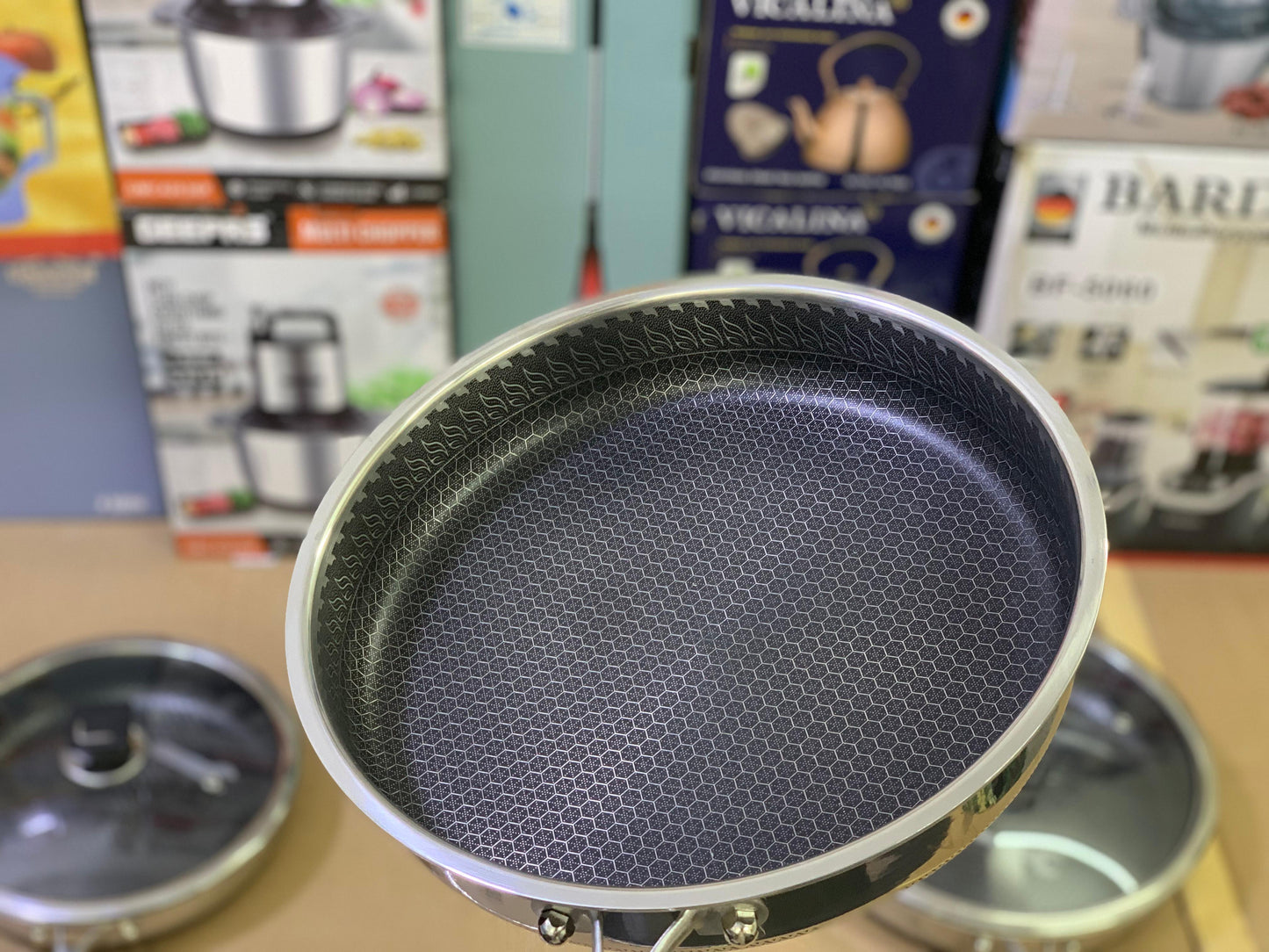 Laser Coated Frying Pan with Lid and Special Handle Opening key
